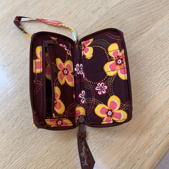 Vera Bradley wristlet - Picture 4 of 4